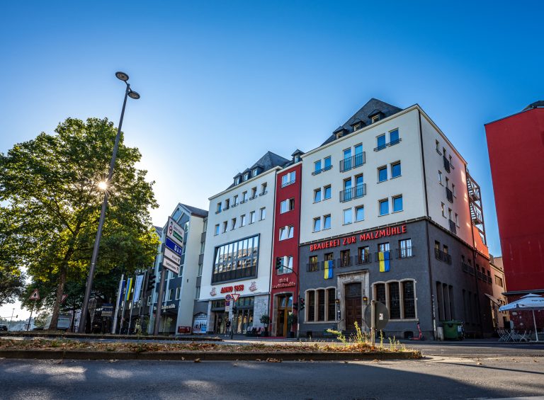 Außenansicht des ANNO 1858 am Heumarkt neben dem Brauhaus der Brauerei zur Malzmühle