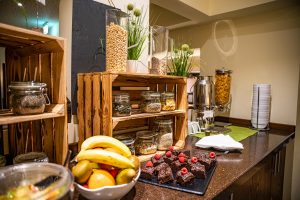 Reichhaltiges Frühstücksbuffet im Hotel zur Malzmühle mit einer Auswahl an Ceralien und süßen Speisen